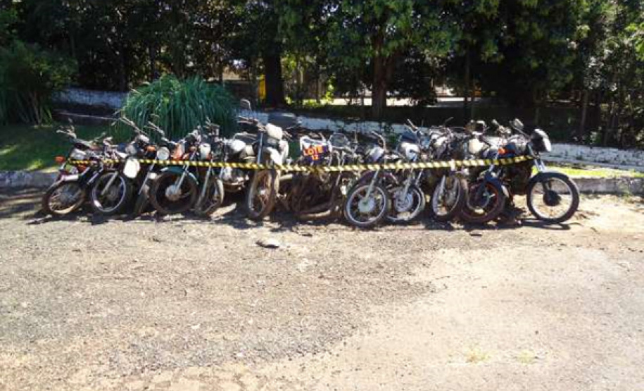 O Departamento de Estradas de Rodagem do Paraná (DER/PR) realiza terça-feira (05.11) leilão de sucata de veículos automotores. Podem participar empresas que comprovem o registro no ramo de desmontagem de veículos, seguindo o estabelecido no Edital de Leilão n.º 001/2019 – DER/SEIL, disponível no portal do DER/PR: www.der.pr.gov.br. Foto:DER