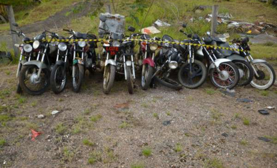 O Departamento de Estradas de Rodagem do Paraná (DER/PR) realiza terça-feira (05.11) leilão de sucata de veículos automotores. Podem participar empresas que comprovem o registro no ramo de desmontagem de veículos, seguindo o estabelecido no Edital de Leilão n.º 001/2019 – DER/SEIL, disponível no portal do DER/PR: www.der.pr.gov.br. Foto:DER