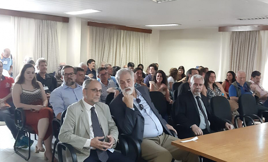 O Serviço Geológico do Brasil completou nesta terça-feira (29) 50 anos de atividades que foram comemorados no Paraná, em solenidade conjunta entre o Núcleo de Apoio Técnico de Curitiba e o Instituto de Terras, Cartografia e Geologia (ITCG). O Instituto apresentou os resultados do Mapeamento Geológico do Grupo Serra Geral no Paraná. Foto: Divulgação/SEDEST