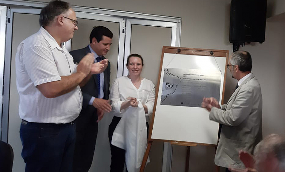 O Serviço Geológico do Brasil completou nesta terça-feira (29) 50 anos de atividades que foram comemorados no Paraná, em solenidade conjunta entre o Núcleo de Apoio Técnico de Curitiba e o Instituto de Terras, Cartografia e Geologia (ITCG). O Instituto apresentou os resultados do Mapeamento Geológico do Grupo Serra Geral no Paraná. Foto: Divulgação/SEDEST