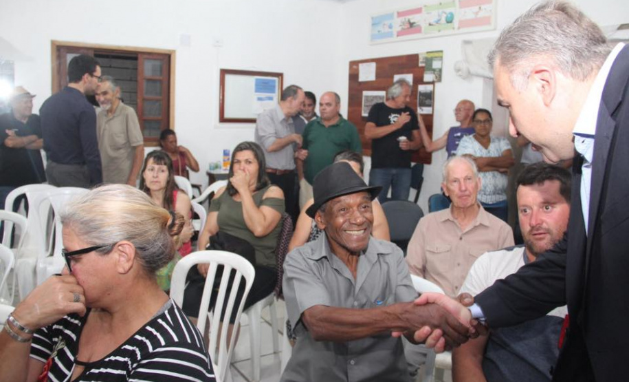 Os moradores da Vila Centenário, no bairro Cajuru, em Curitiba, participaram terça-feira (29) no programa Fala Comunidade, uma ação organizada pela Coordenação de Assuntos Comunitários da Secretaria da Justiça, Família e Trabalho, que propõe debate sobre problemas locais, apresentação de programas do governo e orientações ao consumidor.Foto:SEJUF