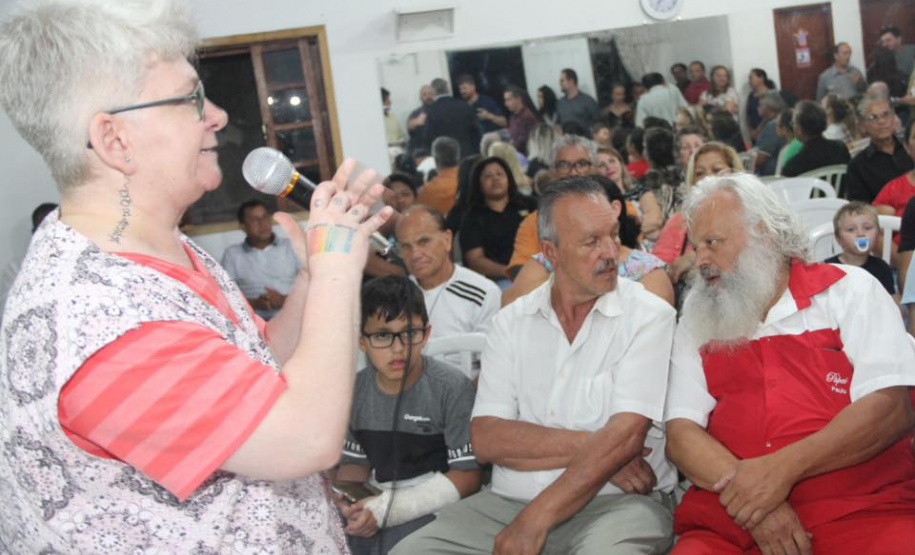 Os moradores da Vila Centenário, no bairro Cajuru, em Curitiba, participaram terça-feira (29) no programa Fala Comunidade, uma ação organizada pela Coordenação de Assuntos Comunitários da Secretaria da Justiça, Família e Trabalho, que propõe debate sobre problemas locais, apresentação de programas do governo e orientações ao consumidor.Foto:SEJUF