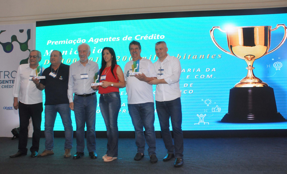 O trabalho realizado pela equipe da Sala do Empreendedor da prefeitura de Francisco Beltrão no atendimento de empreendedores e contratação de operações de microcrédito recebeu o primeiro lugar geral no Prêmio Fomento Paraná e Sebrae/PR de Microcrédito 2019