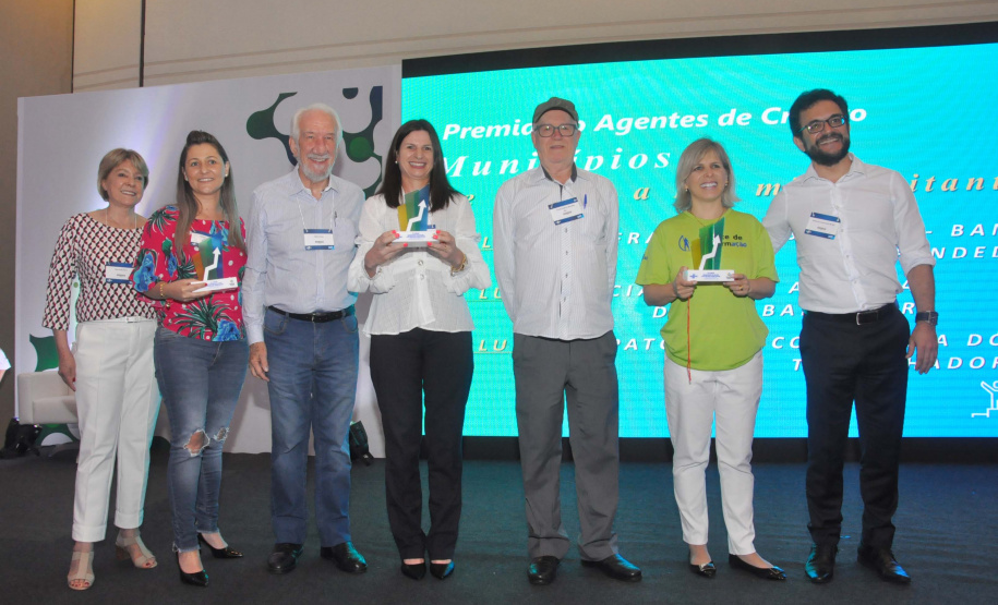 O trabalho realizado pela equipe da Sala do Empreendedor da prefeitura de Francisco Beltrão no atendimento de empreendedores e contratação de operações de microcrédito recebeu o primeiro lugar geral no Prêmio Fomento Paraná e Sebrae/PR de Microcrédito 2019