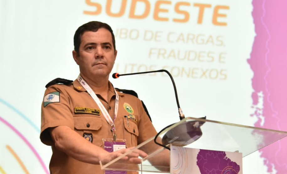 O Batalhão de Polícia Rodoviária (BPRv) participou do Seminário Raízen Sudeste, Roubos de Cargas, Fraudes e Delitos Conexos, realizado na cidade de Mairinque, no estado de São Paulo, terça-feira (29). No encontro foram discutidas estratégias de policiamento, inovações e tecnologias aplicáveis à segurança viária. O Paraná se destacou pelos baixos índices de roubos de carga: 3% de todos os crimes deste tipo no Brasil ocorreram em estradas estaduais paranaenses. Foto: Divulgação/SESP