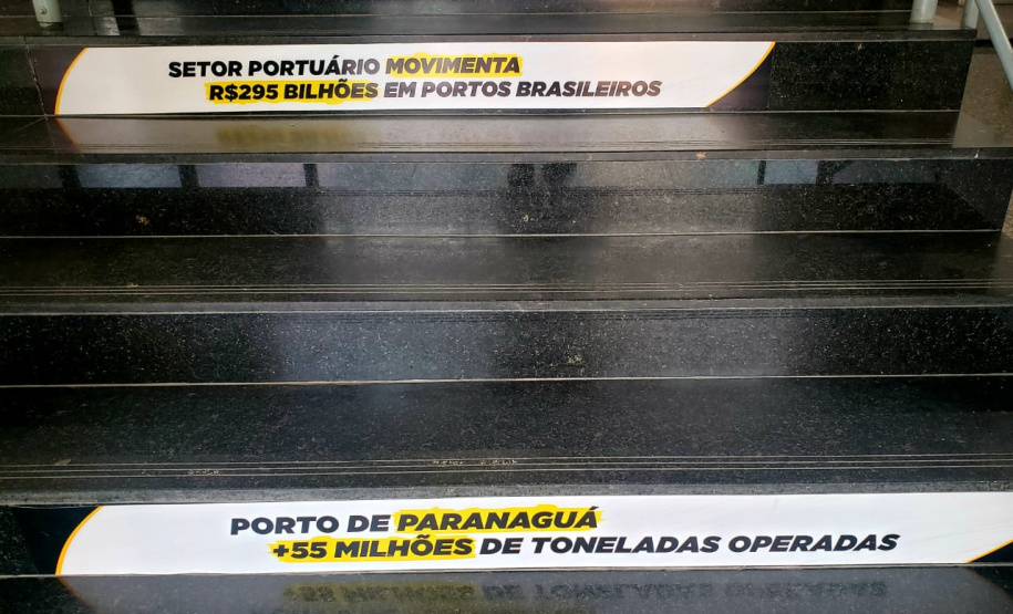A empresa pública Portos do Paraná participa nesta quarta e quinta-feira (30 e 31) da 8ª edição da Feira de Profissões do Instituto Superior do Litoral do Paraná (Isulpar). A intenção é mostrar aos alunos e visitantes as oportunidades de carreira na atividade portuária, principal geradora de emprego e renda em Paranaguá.Foto:Pierpaolo Nota/Portos do Paraná