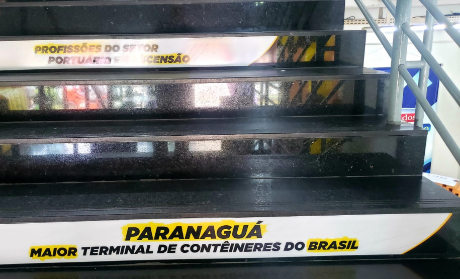 A empresa pública Portos do Paraná participa nesta quarta e quinta-feira (30 e 31) da 8ª edição da Feira de Profissões do Instituto Superior do Litoral do Paraná (Isulpar). A intenção é mostrar aos alunos e visitantes as oportunidades de carreira na atividade portuária, principal geradora de emprego e renda em Paranaguá.Foto:Pierpaolo Nota/Portos do Paraná