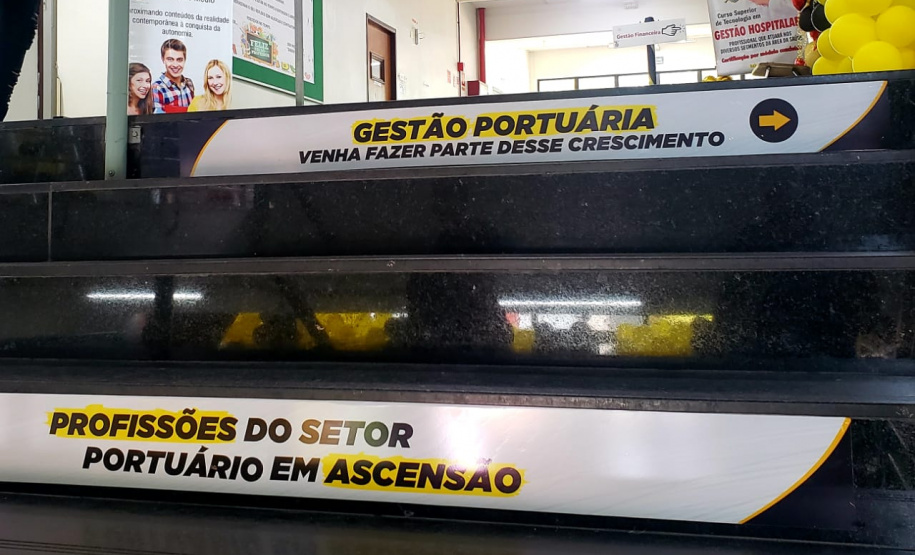 A empresa pública Portos do Paraná participa nesta quarta e quinta-feira (30 e 31) da 8ª edição da Feira de Profissões do Instituto Superior do Litoral do Paraná (Isulpar). A intenção é mostrar aos alunos e visitantes as oportunidades de carreira na atividade portuária, principal geradora de emprego e renda em Paranaguá.Foto:Pierpaolo Nota/Portos do Paraná