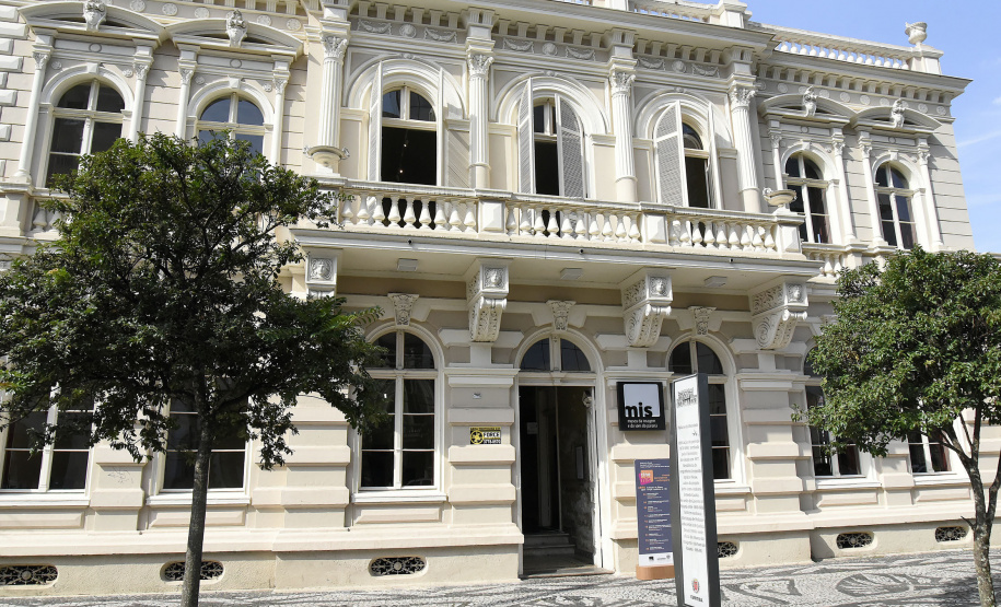 O Museu da Imagem e do Som do Paraná (MIS-PR) completou 50 anos em 2019 e para celebrar o cinquentenário da instituição, segunda mais antiga do gênero no país, foi elaborada uma intensa e diversa programação em novembro e dezembro que une fotografia, cinema, música e arte.Foto: Kraw Penas/SEEC