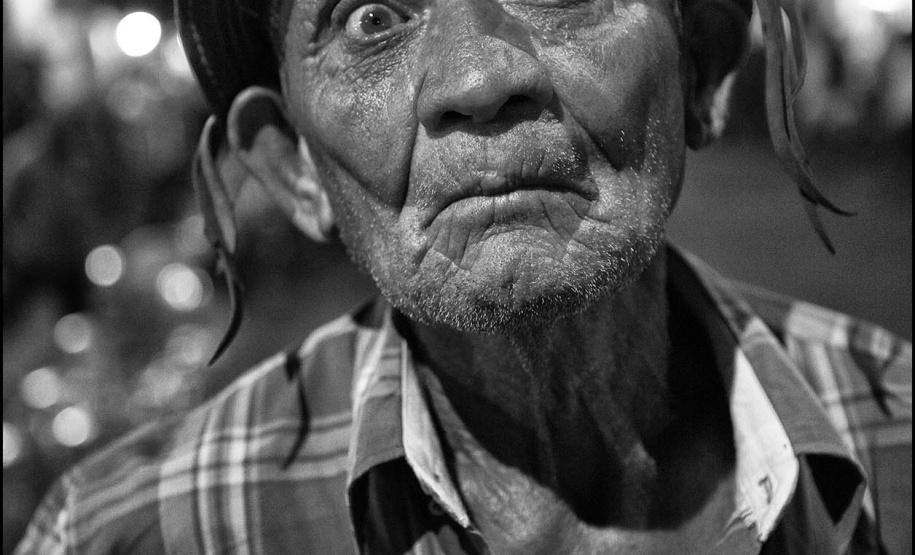 O Museu Oscar Niemeyer (MON) promove o lançamento do livro Mestiço – Retrato do Brasil, do fotógrafo Orlando Azevedo, na quinta-feira (7/11), às 19h30. A publicação apresenta 340 retratos em preto e branco de brasileiros anônimos. As fotos foram selecionadas entre milhares de imagens registradas ao longo de décadas. Foto: Orlando Azevedo