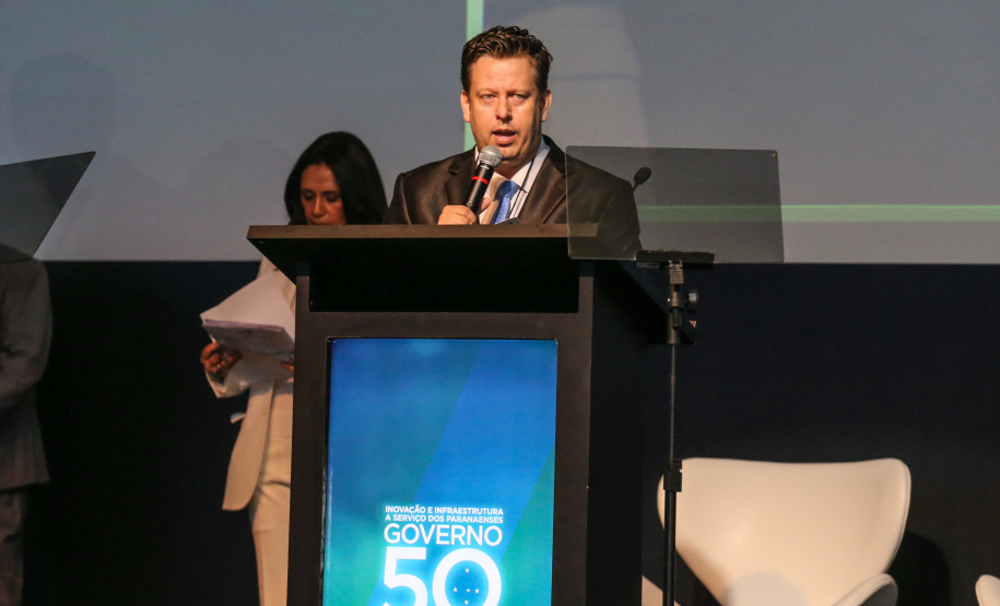 O governador Carlos Massa Ratinho Junior faz a abertura nesta quinta-feira (31),  do encontro de capacitação Governo 5.0 no Hotel Rafain Palace & Convention, em Foz do Iguaçu. Na foto,  Darlan Scalco, prefeito de Pérola e presidente da AMP.Foz do Iguaçu, 17/10/2019 -  Foto: Geraldo Bubniak/AEN