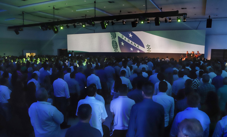 O governador Carlos Massa Ratinho Junior disse nesta quinta-feira (31), na abertura do encontro Governo 5.0, em Foz do Iguaçu, que o planejamento do Estado para os próximos anos será feito a muitas mãos, em parceria com os municípios, e que a inovação, o Novo Pensar e Novo Fazer, deve estar a serviço de todos os paranaenses. Ratinho Junior também assinou um pacote de investimentos de R$ 351 milhões nos municípios para os próximos anos. Foto: José Fernando Ogura/AEN