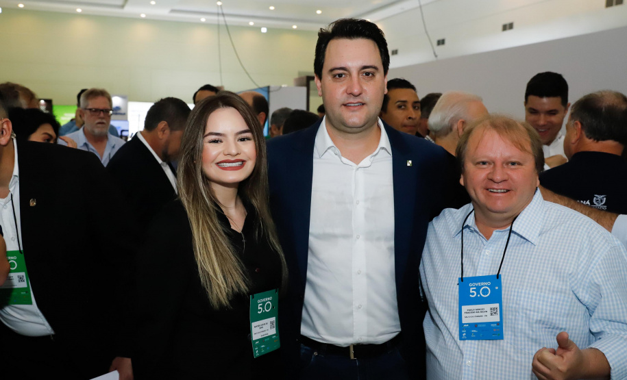O governador Carlos Massa Ratinho Junior disse nesta quinta-feira (31), na abertura do encontro Governo 5.0, em Foz do Iguaçu, que o planejamento do Estado para os próximos anos será feito a muitas mãos, em parceria com os municípios, e que a inovação, o Novo Pensar e Novo Fazer, deve estar a serviço de todos os paranaenses. Ratinho Junior também assinou um pacote de investimentos de R$ 351 milhões nos municípios para os próximos anos.