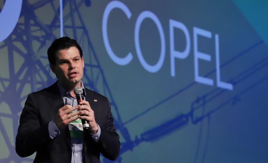 Com parceria da Copel, o Governo do Paraná lançou nesta quinta-feira (31) o Programa Ilumina Paraná, que vai permitir que municípios do Estado modernizem seus sistemas de iluminação pública – aumentando a segurança e reduzindo a conta de energia elétrica. Foto: José Fernando Ogura/AEN