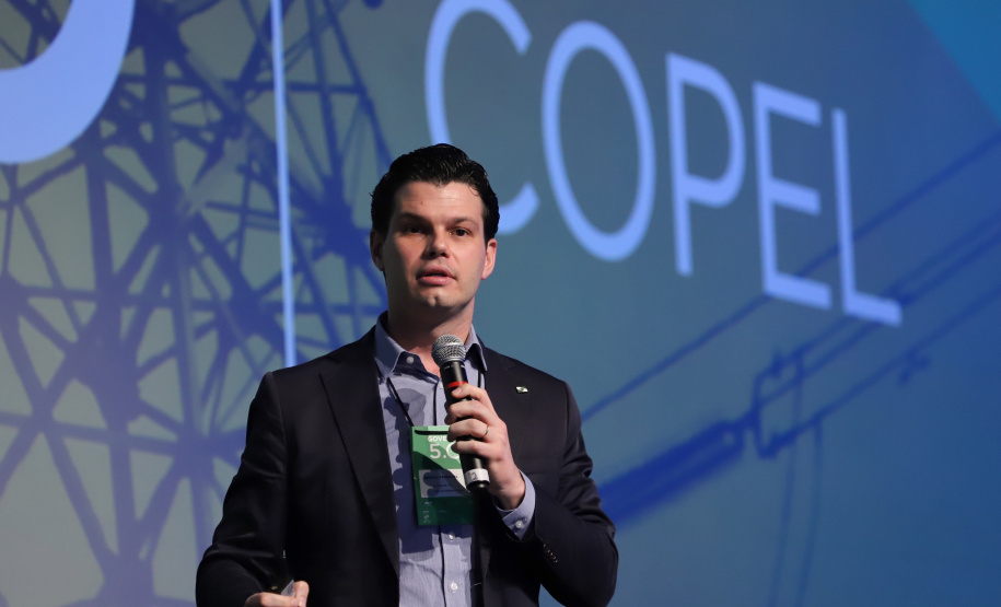 Com parceria da Copel, o Governo do Paraná lançou nesta quinta-feira (31) o Programa Ilumina Paraná, que vai permitir que municípios do Estado modernizem seus sistemas de iluminação pública – aumentando a segurança e reduzindo a conta de energia elétrica. Foto: José Fernando Ogura/AEN