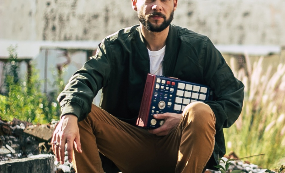 A Biblioteca Pública do Paraná preparou uma programação com mais de 40 eventos no mês de novembro. São oficinas, bate-papos, debates, lançamentos de livro, sessões de cinema e contação de histórias — sempre com entrada gratuita. Entre os destaques da agenda estão a 16ª edição do projeto Uma Noite na Biblioteca, a exposição Nossa Luta: A Perseguição aos Negros Durante o Holocausto e um encontro de rappers na série Música na Biblioteca.
Foto: Divulgação/BPP