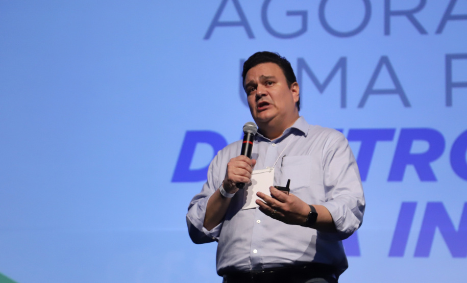 O controlador-geral do Estado, Raul Siqueira, reforçou nesta quinta-feira (31) o compromisso da atual administração estadual com a ética e a integridade, em sua palestra no evento Governo 5.0, em Foz do Iguaçu. Ele apresentou as ações da Controladoria-Geral do Estado no combate à corrupção, que envolvem as coordenadorias da CGE. Foto: José Fernando Ogura/AEN