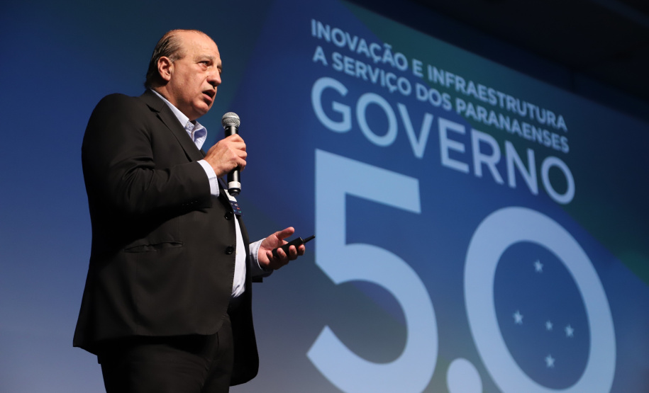 O ministro José Augusto Nardes, presidente do Tribunal de Contas da União, que também participou da mesa de governança, disse que o Paraná sai na frente em termos de práticas de governança com o Governo 5.0. Para ele, a próxima etapa é difundir essas conquistas nos 399 municípios do Estado.Foto: José Fernando Ogura/AEN