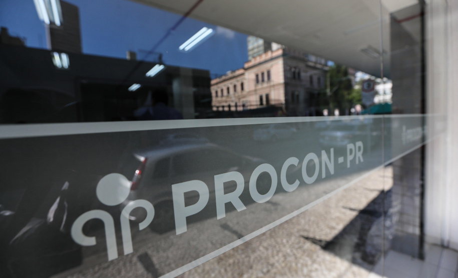 Procon promove mutirão para reclamações de telefônicas e TVs. Foto: Geraldo Bubniak/AEN