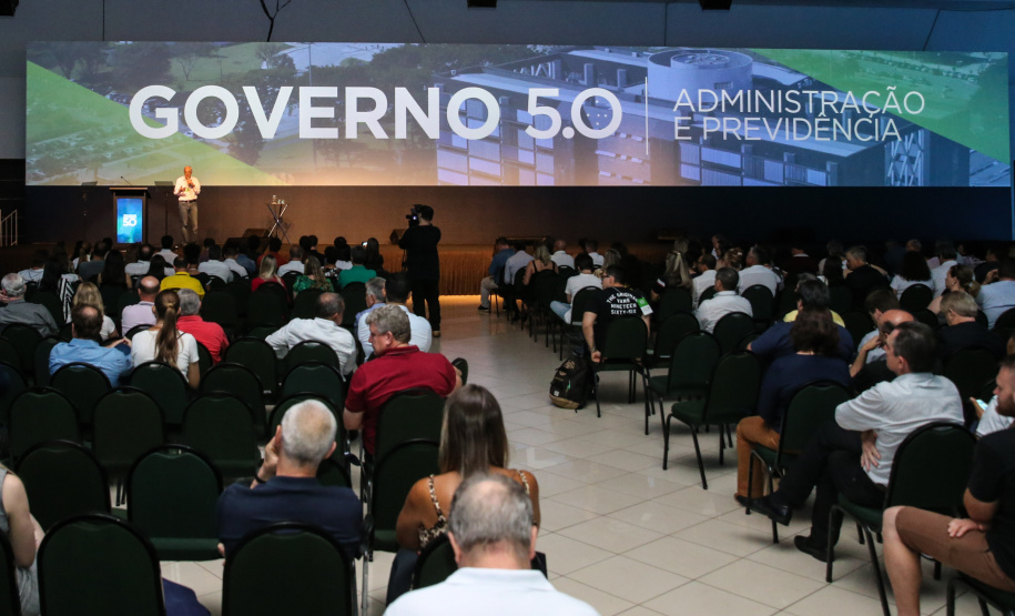 O secretário da Administração e Previdência - Reinhold Stephanes, participa nesta sexta-feira (01),  do encontro de capacitação Governo 5.0 no Hotel Rafain Palace & Convention, em Foz do Iguaçu. Foz do Iguaçu, 01/11/2019 -  Foto: Geraldo Bubniak/AEN