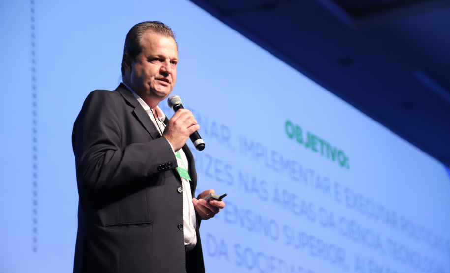 O superintendente de Ciência, Tecnologia e Ensino Superior Aldo Bonna, participa nesta sexta-feira (01), do encontro de capacitação Governo 5.0 no Hotel Rafain Palace & Convention, em Foz do Iguaçu. Foz do Iguaçu, 01/11/2019 - Foto: José Fernando Ogura/AEN