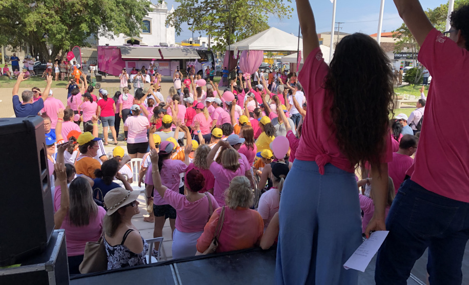 Paraná Rosa chega ao fim com a mobilização de mais de 40 mil pessoas. Foto: Valdelino Pontes