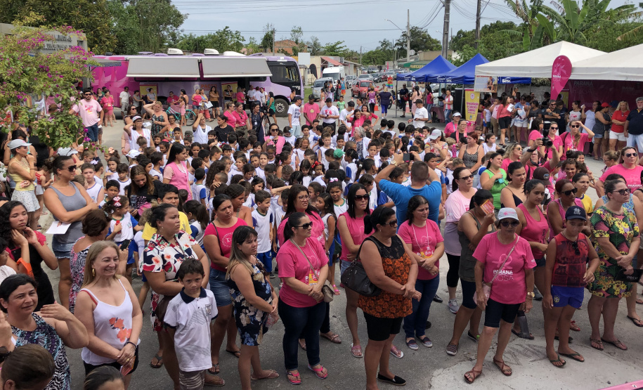 Paraná Rosa chega ao fim com a mobilização de mais de 40 mil pessoas. Foto: Valdelino Pontes