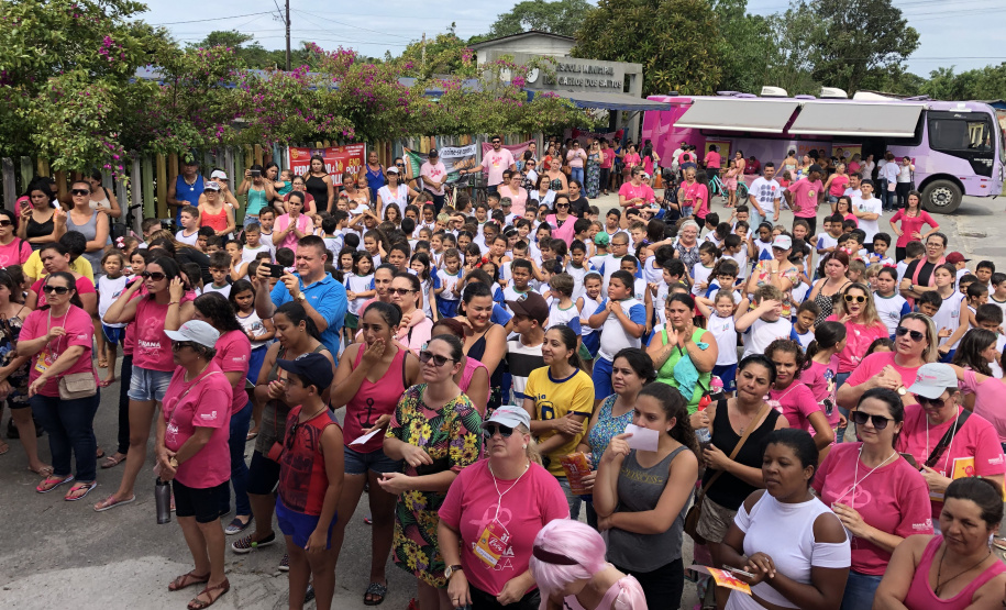 Paraná Rosa chega ao fim com a mobilização de mais de 40 mil pessoas. Foto: Valdelino Pontes