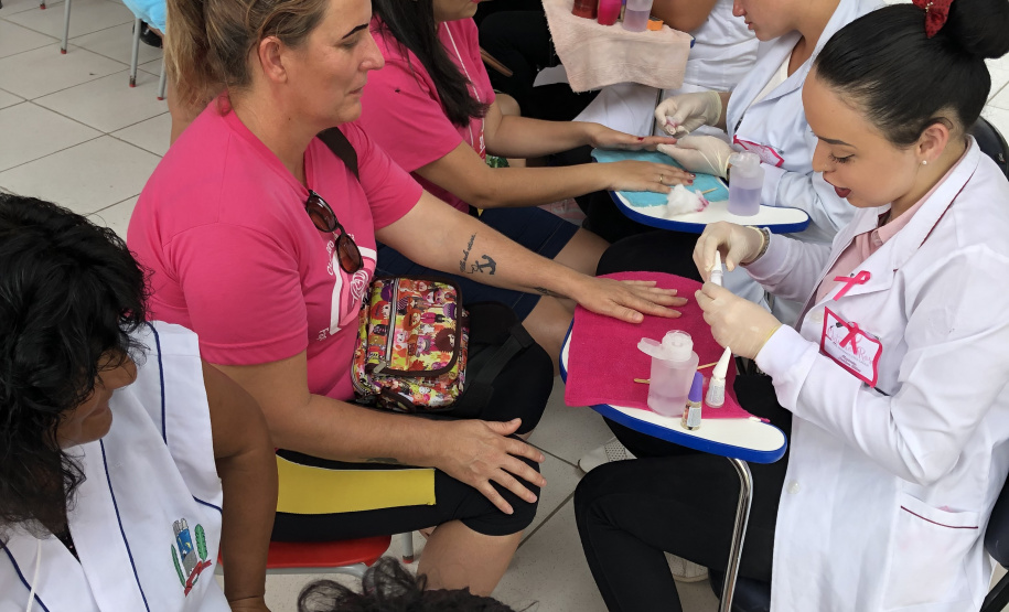 Paraná Rosa chega ao fim com a mobilização de mais de 40 mil pessoas. Foto: Valdelino Pontes