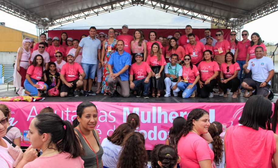 Paraná Rosa chega ao fim com a mobilização de mais de 40 mil pessoas. Foto: Valdelino Pontes