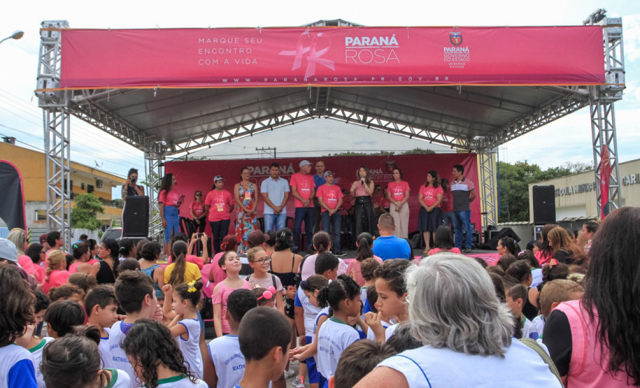 Paraná Rosa chega ao fim com a mobilização de mais de 40 mil pessoas. Foto: Valdelino Pontes