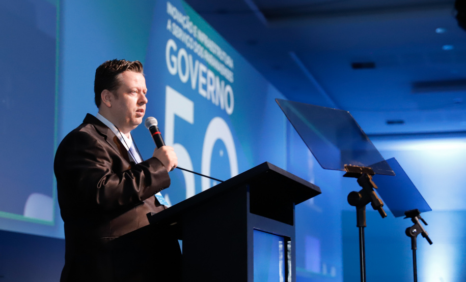 O presidente da Associação dos Municípios do Paraná (AMP) e prefeito de Pérola, Darlan Scalco, destacou que, mesmo o Estado praticando o orçamento elaborado pela gestão anterior, a aplicabilidade dos recursos chama atenção. “O governo prioriza ações importantes para a população”, ressaltou. Foto
José Fernando Ogura/AEN