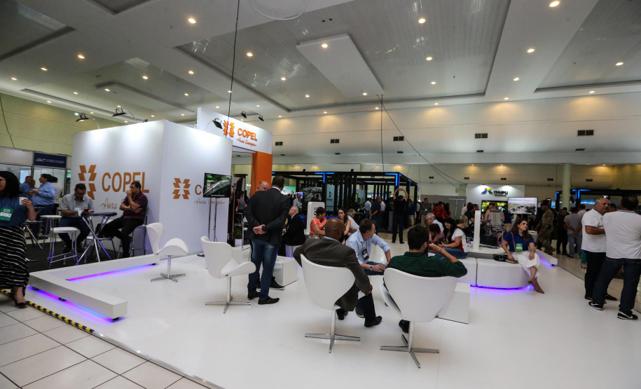 Stands das secretarias nesta quinta-feira (31),  no encontro de capacitação Governo 5.0 no Hotel Rafain Palace & Convention, em Foz do Iguaçu. Foz do Iguaçu, 31/10/2019 -  Foto: Geraldo Bubniak/AEN