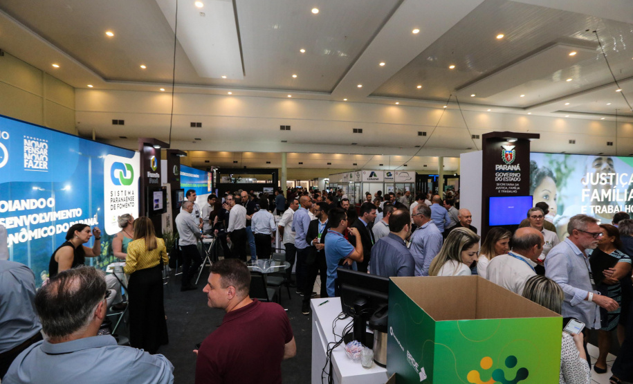 Stands das secretarias nesta quinta-feira (31),  no encontro de capacitação Governo 5.0 no Hotel Rafain Palace & Convention, em Foz do Iguaçu. Foz do Iguaçu, 31/10/2019 -  Foto: Geraldo Bubniak/AEN