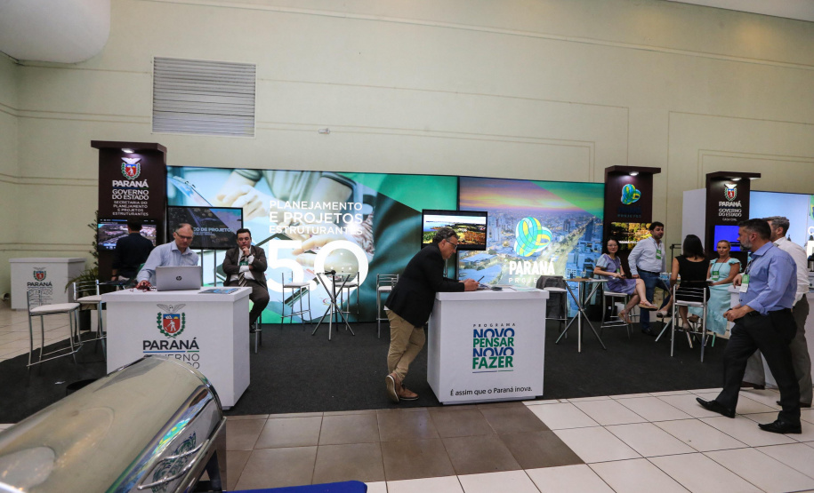 Stands das secretarias nesta quinta-feira (31),  no encontro de capacitação Governo 5.0 no Hotel Rafain Palace & Convention, em Foz do Iguaçu. Foz do Iguaçu, 31/10/2019 -  Foto: Geraldo Bubniak/AEN