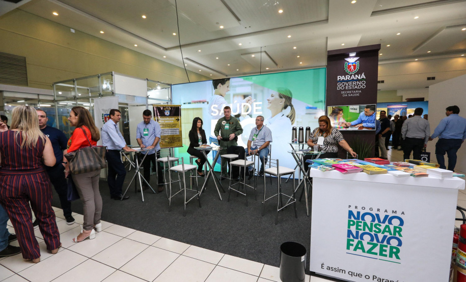 Stands das secretarias nesta quinta-feira (31),  do encontro de capacitação Governo 5.0 no Hotel Rafain Palace & Convention, em Foz do Iguaçu. Foz do Iguaçu, 31/10/2019 -  Foto: Geraldo Bubniak/AEN