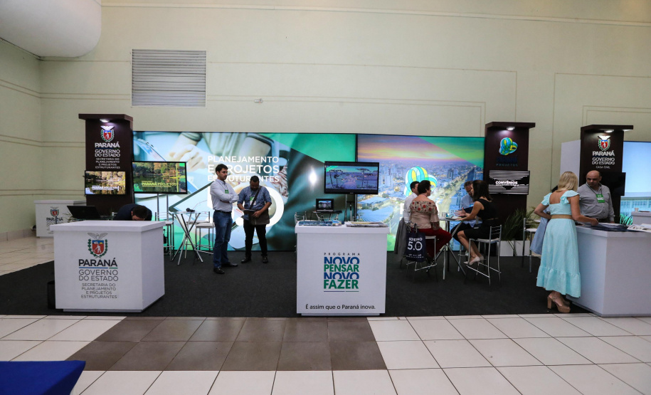 Stands das secretarias nesta quinta-feira (31),  no encontro de capacitação Governo 5.0 no Hotel Rafain Palace & Convention, em Foz do Iguaçu. Foz do Iguaçu, 31/10/2019 -  Foto: Geraldo Bubniak/AEN