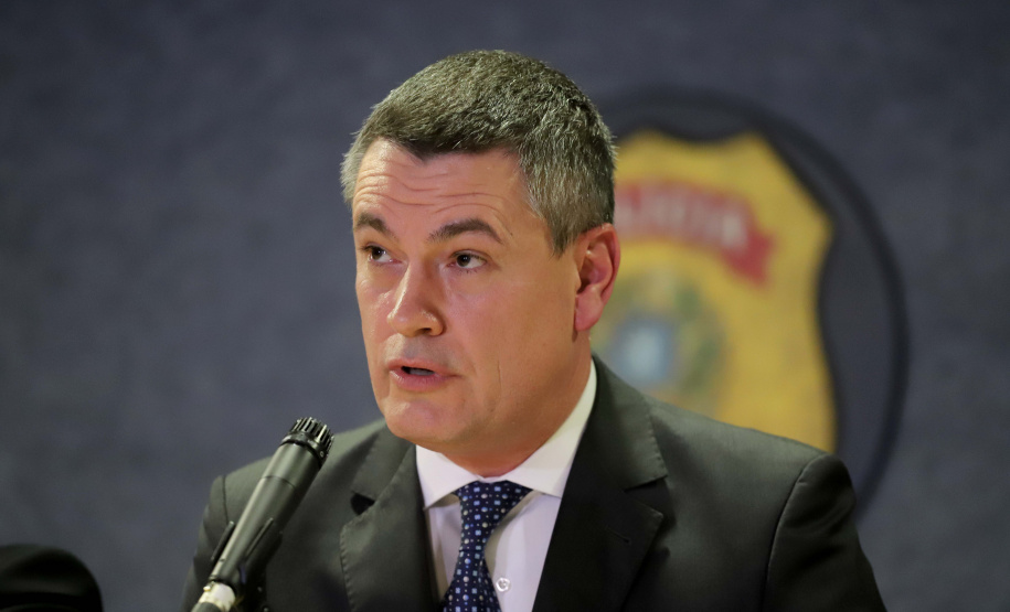 O governador Carlos Massa Ratinho Junior, participa da cerimônia de inauguração da Delegacia Modelo de Investigação e Análise Financeira, na superintendência da Polícia Federal no Estado do Paraná. Participaram: Ministro da Justiça e Segurança Pública, Sergio Moro; diretor Geral da Polícia Federal, Maurício Valeixo; secretário de Segurança, Romulo Marinho; entre outros.Curitiba, 01-11-19.Foto: Arnaldo Alves / AEN.