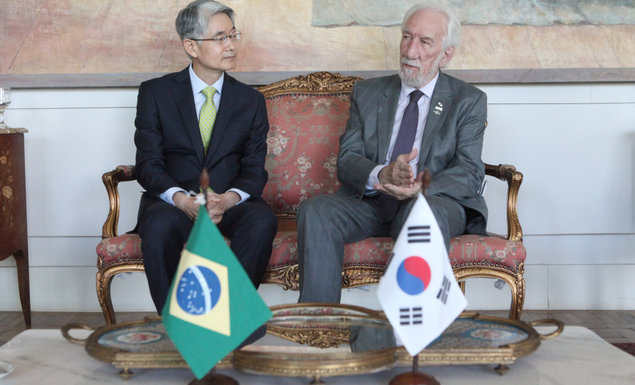 Vice-governador Darci Piana recebe o embaixador da Coreia do Sul,  Chan-Woo Kim. Curitiba,01/11/2019 - Foto: Ari Dias/AEN