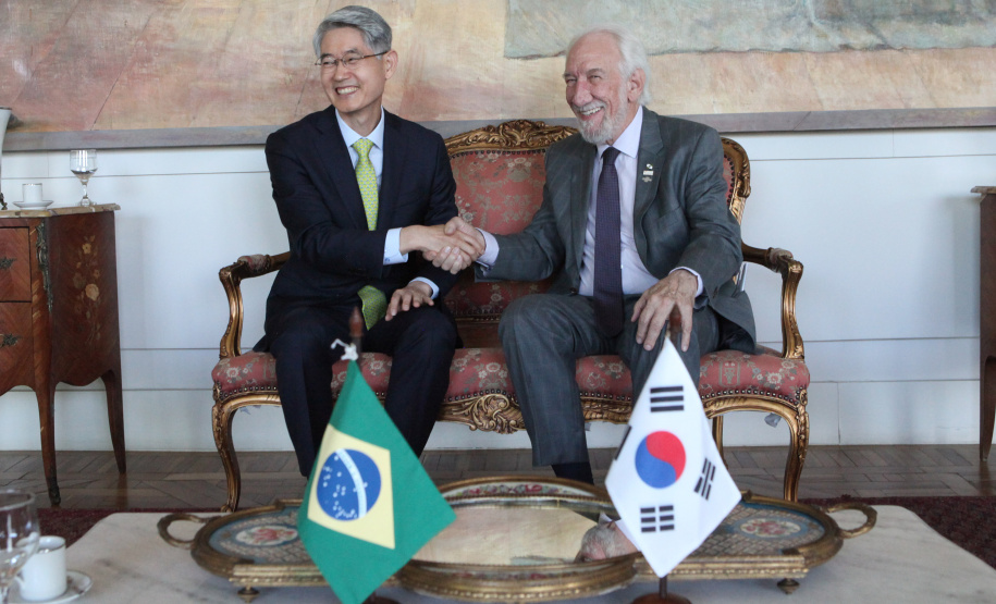 Vice-governador Darci Piana recebe o embaixador da Coreia do Sul,  Chan-Woo Kim. Curitiba,01/11/2019 - Foto: Ari Dias/AEN