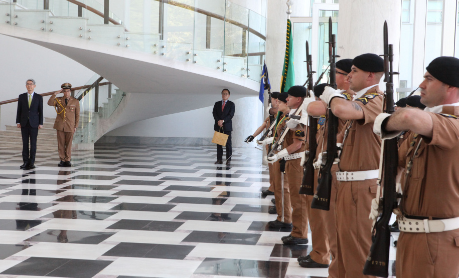 Vice-governador Darci Piana recebe o embaixador da Coreia do Sul,  Chan-Woo Kim. Curitiba,01/11/2019 - Foto: Ari Dias/AEN