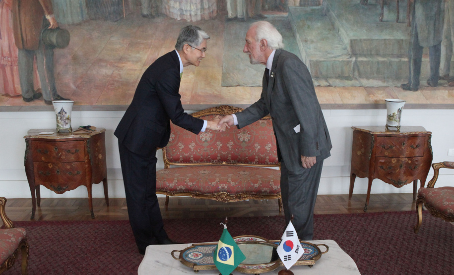 Vice-governador Darci Piana recebe o embaixador da Coreia do Sul,  Chan-Woo Kim. Curitiba,01/11/2019 - Foto: Ari Dias/AEN