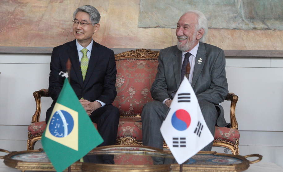 Vice-governador Darci Piana recebe o embaixador da Coreia do Sul,  Chan-Woo Kim. Curitiba,01/11/2019 - Foto: Ari Dias/AEN