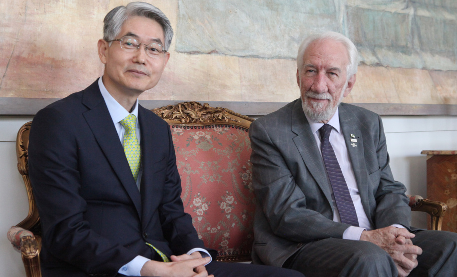 Vice-governador Darci Piana recebe o embaixador da Coreia do Sul,  Chan-Woo Kim. Curitiba,01/11/2019 - Foto: Ari Dias/AEN