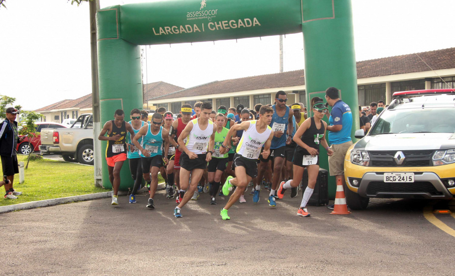 Dezenas de atletas participam do Desafio 10 Km do 17º Batalhão de Polícia Militar. Foto:Soldado Ismael Ponchio