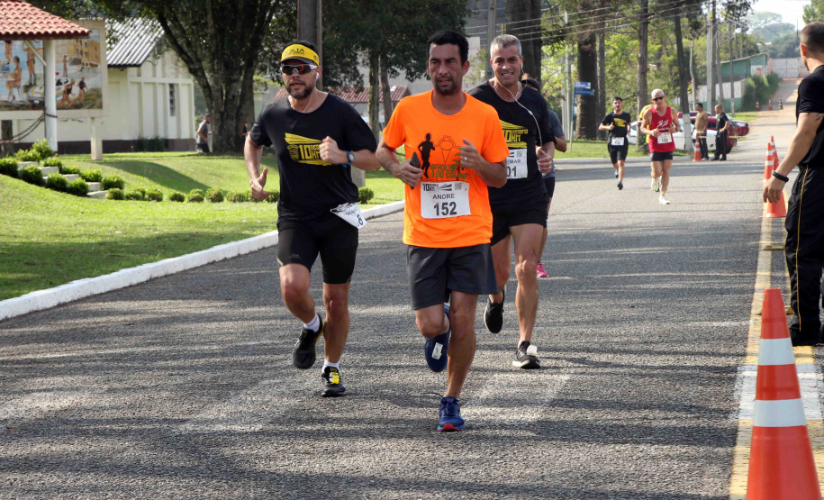 Dezenas de atletas participam do Desafio 10 Km do 17º Batalhão de Polícia Militar. Foto:Soldado Ismael Ponchio