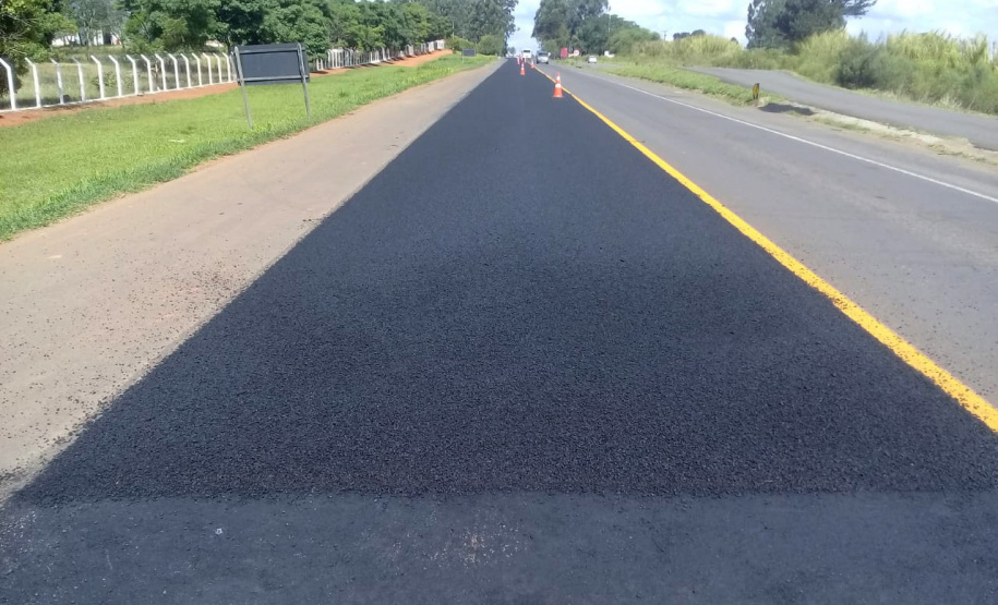 A PR-092, entre Jaguariaíva, passando por Arapoti, ambas no Centro-Oeste, até Wenceslau Braz, no Norte Pioneiro, passa por serviços de remendos e de microrrevestimento asfáltico.  Foto: Divulgação/DER