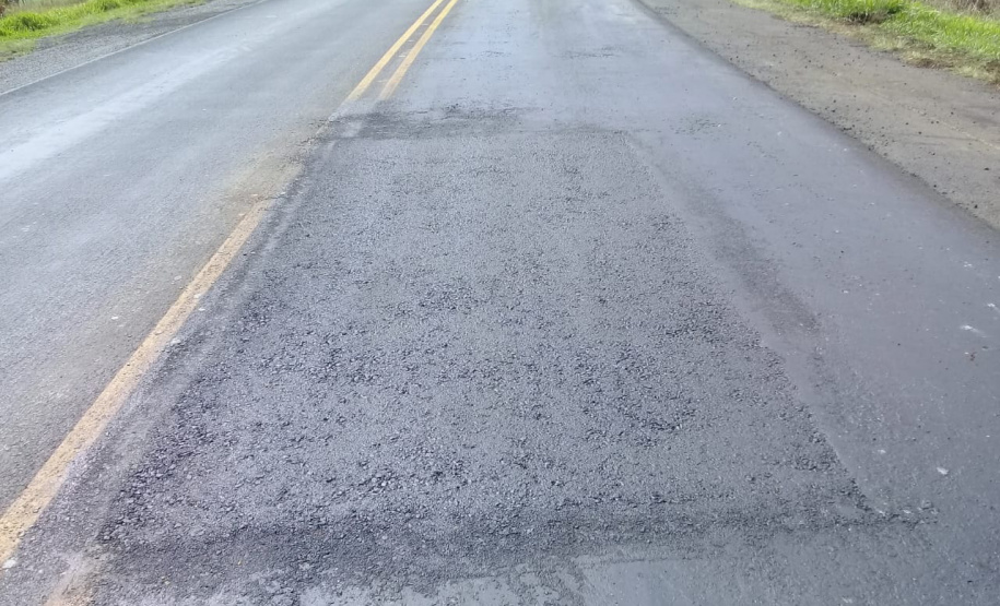 A PR-092, entre Jaguariaíva, passando por Arapoti, ambas no Centro-Oeste, até Wenceslau Braz, no Norte Pioneiro, passa por serviços de remendos e de microrrevestimento asfáltico.  Foto: Divulgação/DER