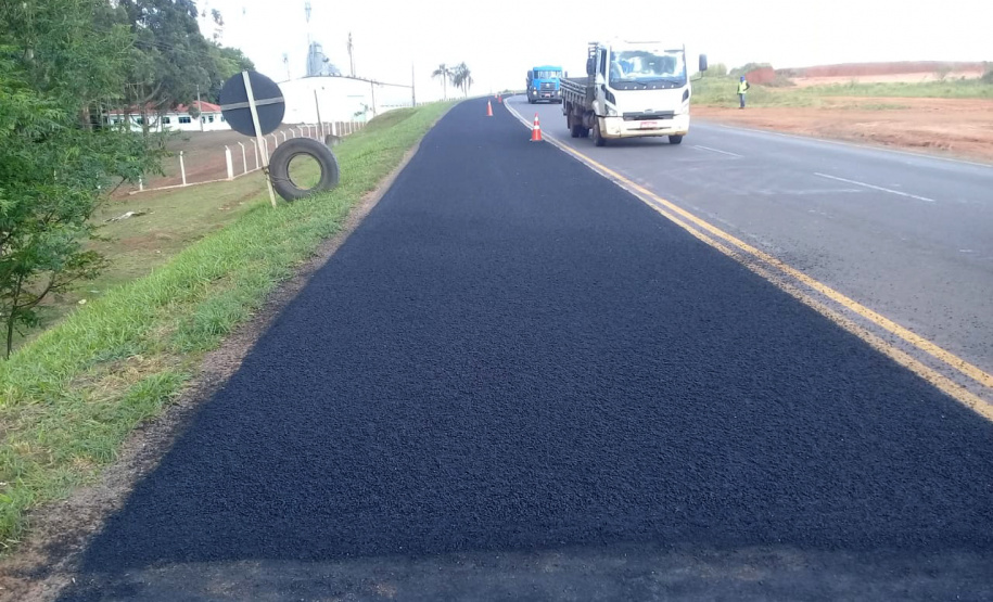 A PR-092, entre Jaguariaíva, passando por Arapoti, ambas no Centro-Oeste, até Wenceslau Braz, no Norte Pioneiro, passa por serviços de remendos e de microrrevestimento asfáltico.  Foto: Divulgação/DER