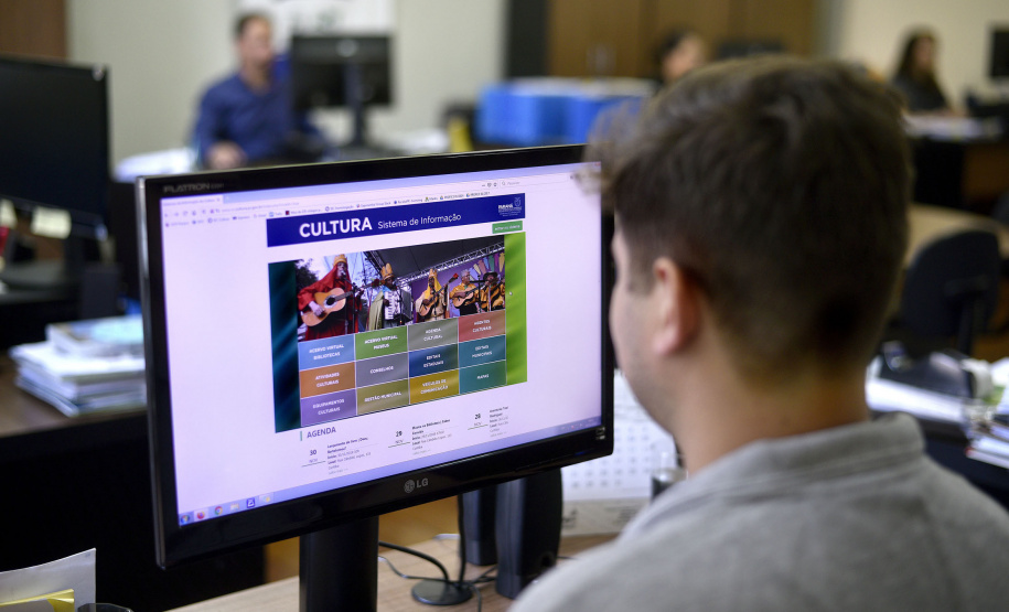 Tutoriais em vídeo auxiliam a inscrever projetos no Profice. Foto: Kraw Penas/SECC